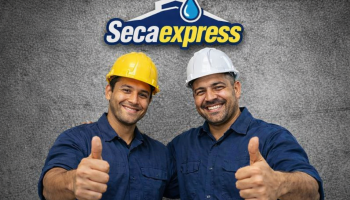 Dos maestros de obra aplicando impermeabilizante Secaexpress, demostrando técnica y conocimiento profesional en la protección de superficies.